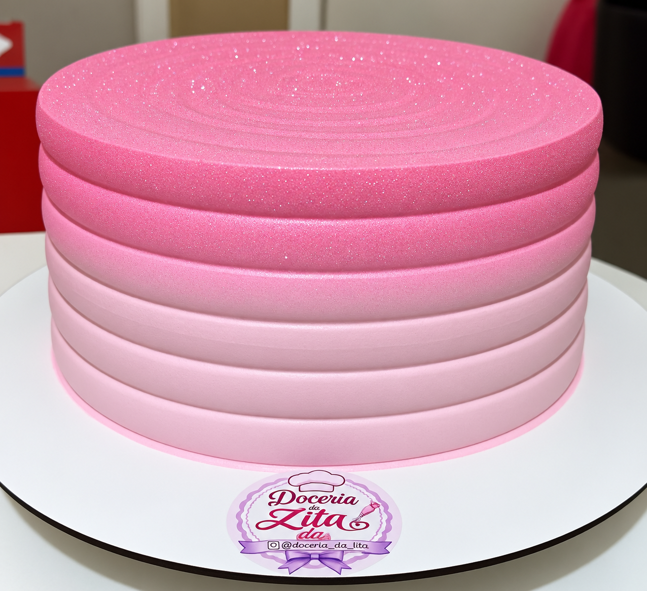 Bolo rosa cintilante